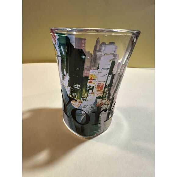 Shot Glass New York City Statue of Liberty Square Bottom - Picture 3 of 5